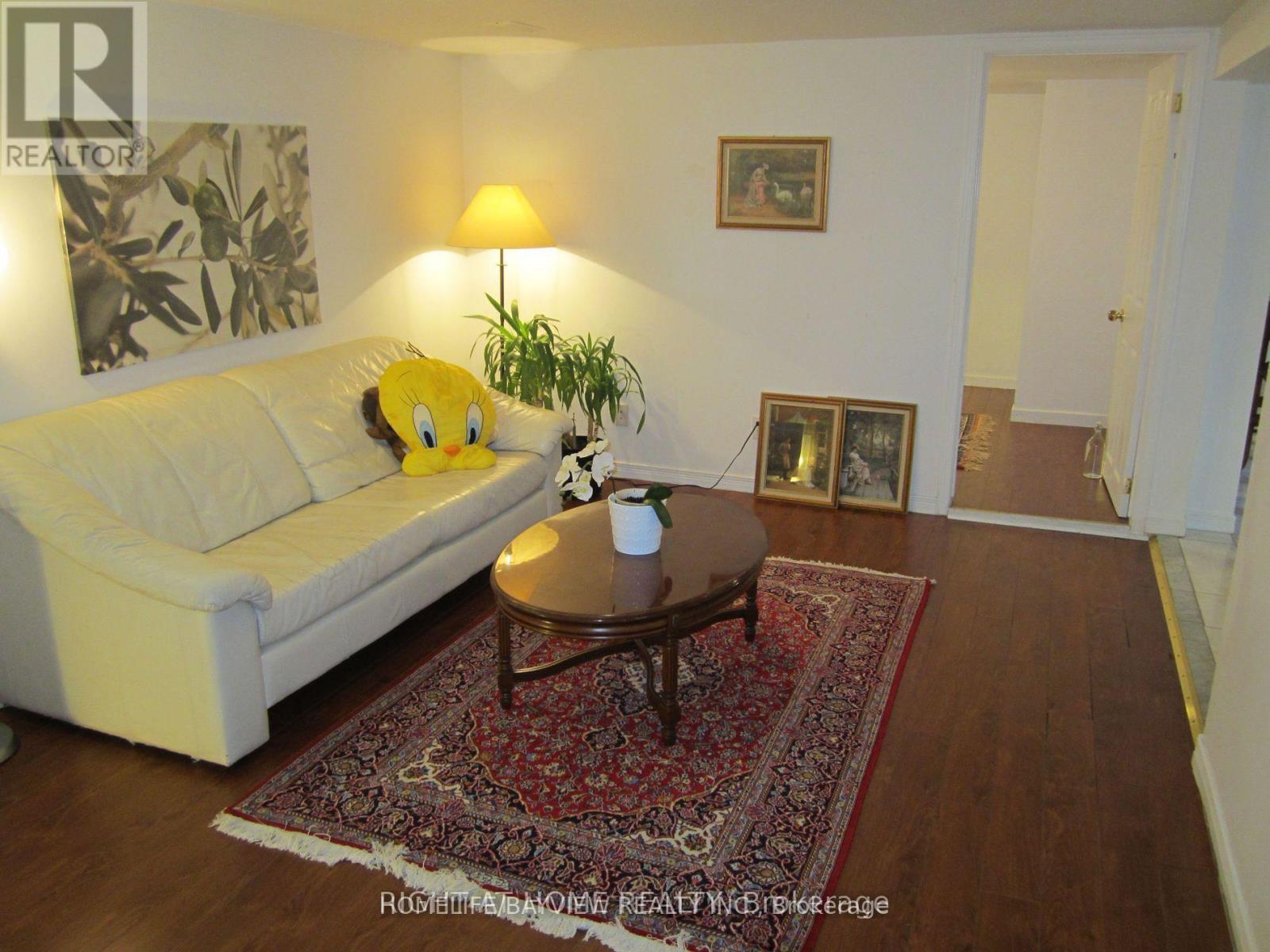 Photo 3 of Bsmt 194 Homewood Avenue, Toronto ON
