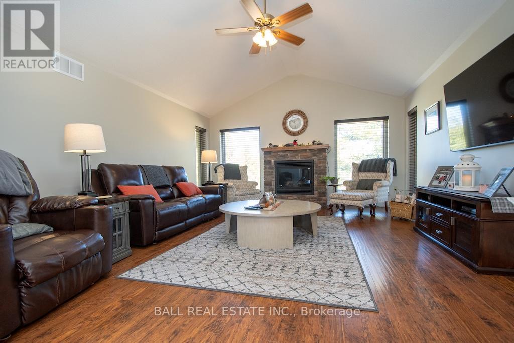 Photo 33 of 1744 Barton Drive, Selwyn ON