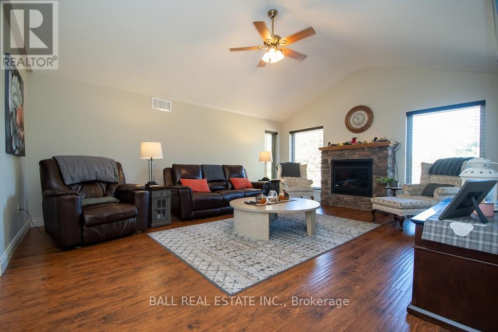 Photo 45 of 1744 Barton Drive, Selwyn ON