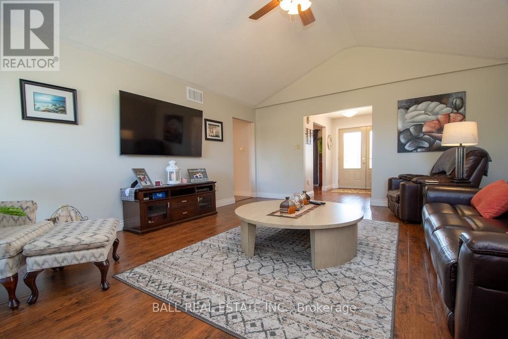 Photo 12 of 1744 Barton Drive, Selwyn ON