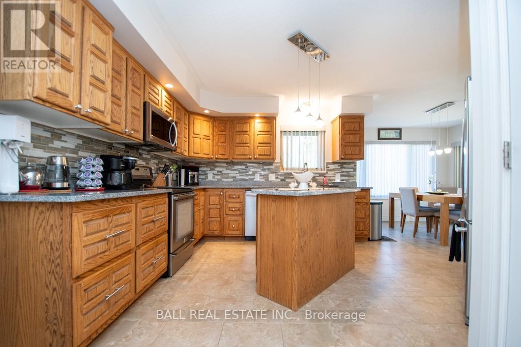 Photo 3 of 1744 Barton Drive, Selwyn ON