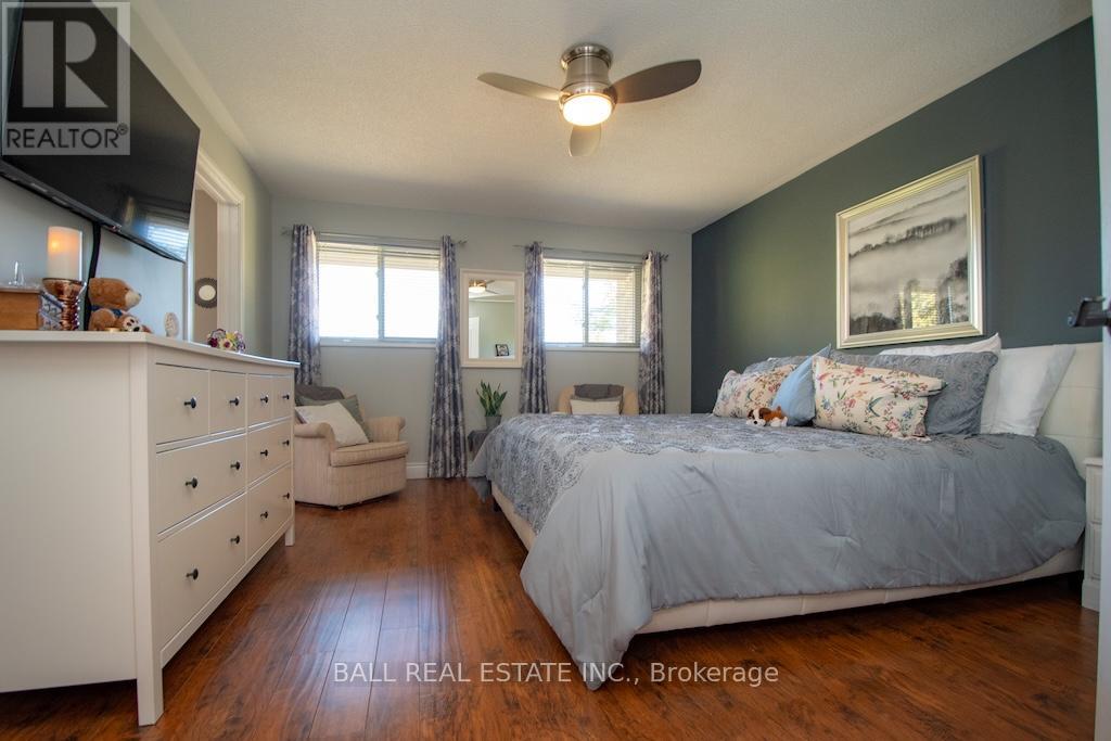 Photo 5 of 1744 Barton Drive, Selwyn ON