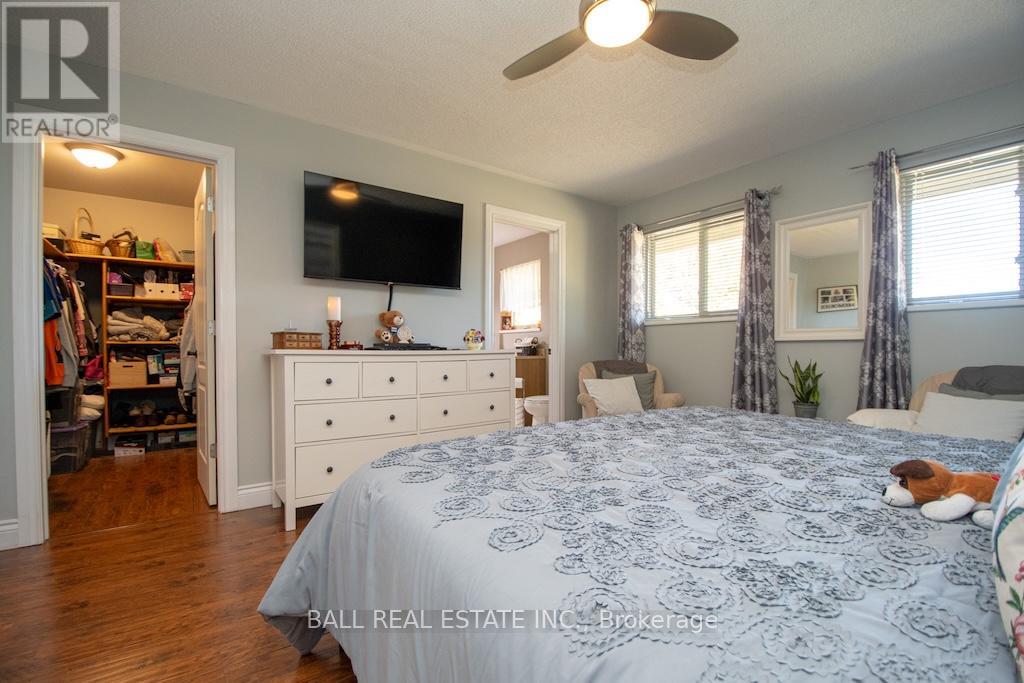 Photo 24 of 1744 Barton Drive, Selwyn ON
