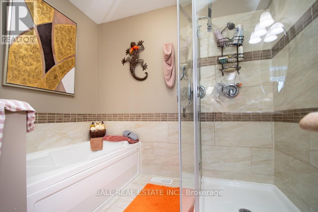 Photo 46 of 1744 Barton Drive, Selwyn ON
