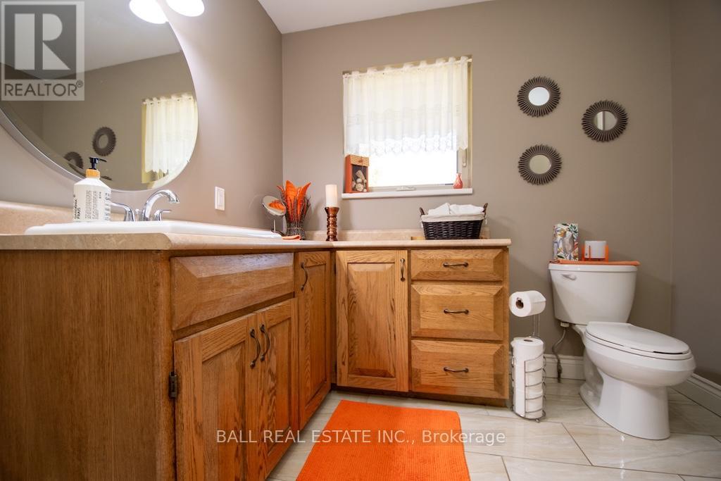 Photo 14 of 1744 Barton Drive, Selwyn ON