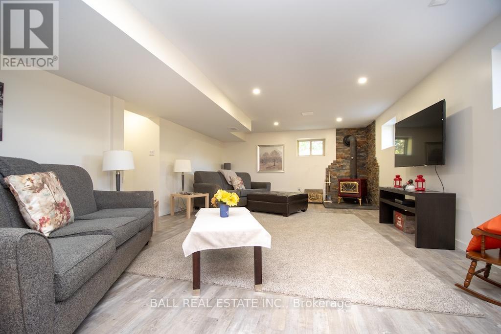Photo 38 of 1744 Barton Drive, Selwyn ON