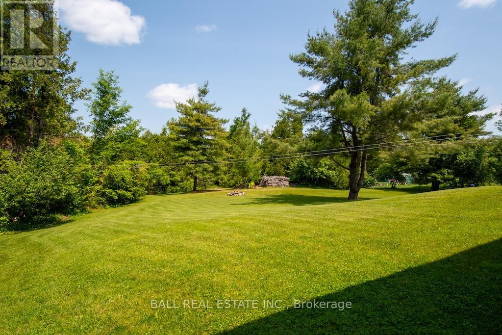 Photo 37 of 1744 Barton Drive, Selwyn ON