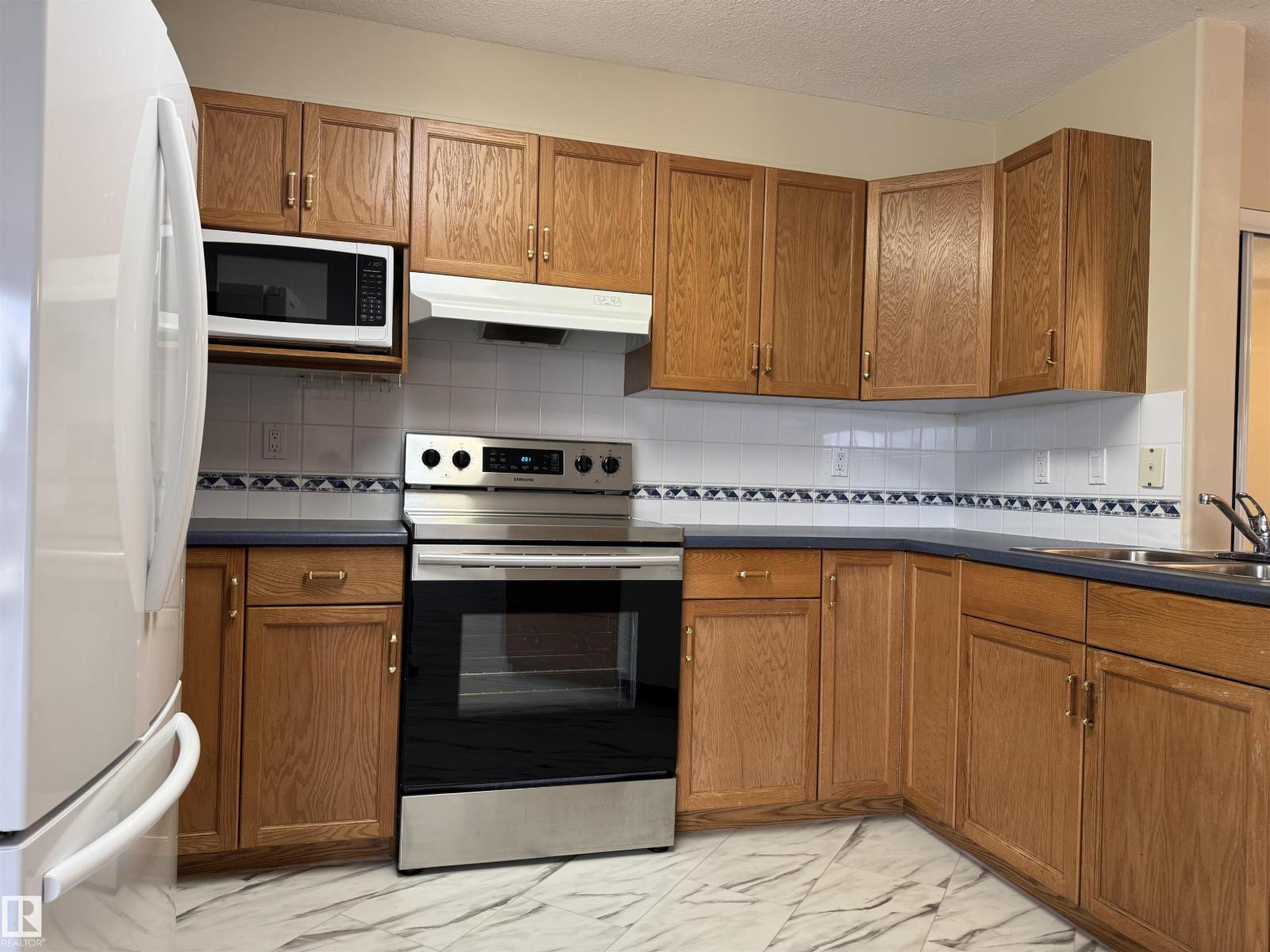 Photo 9 of 6623 172 St Nw, Edmonton AB