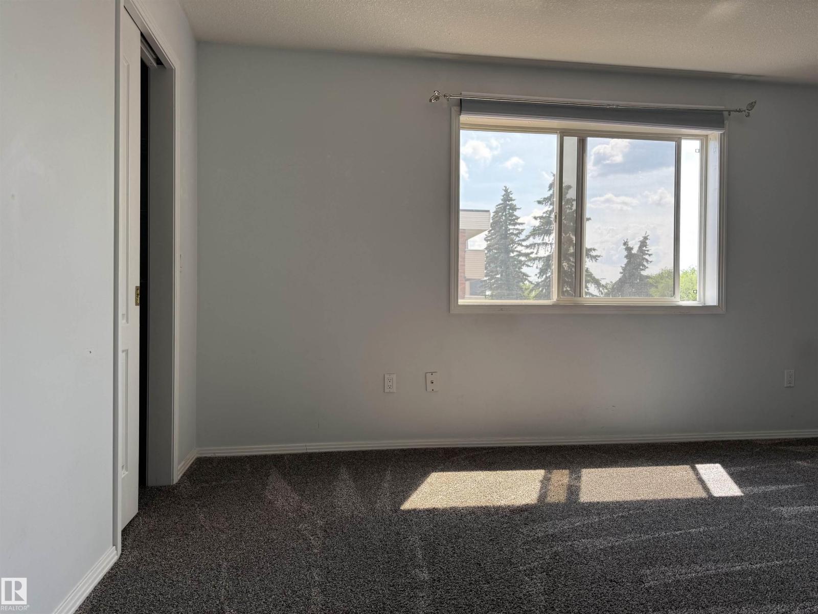 Photo 13 of 6623 172 St Nw, Edmonton AB