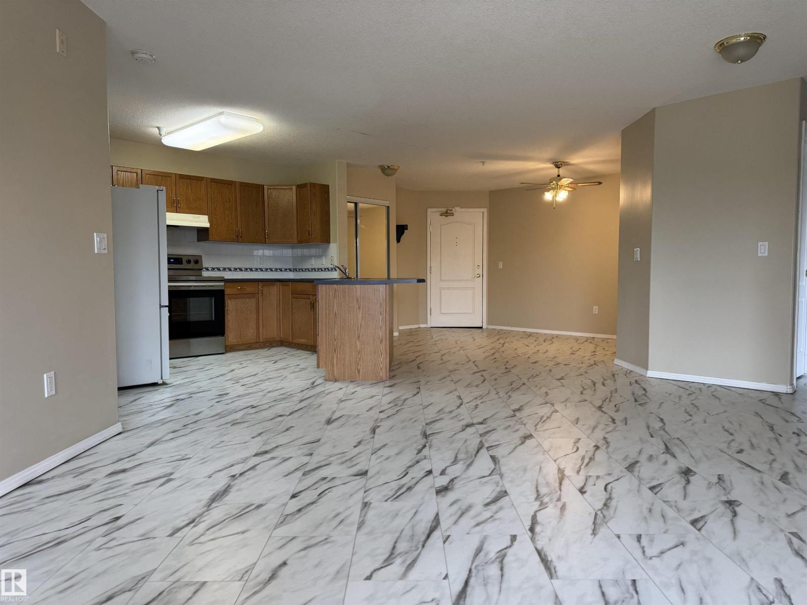 Photo 2 of 6623 172 St Nw, Edmonton AB