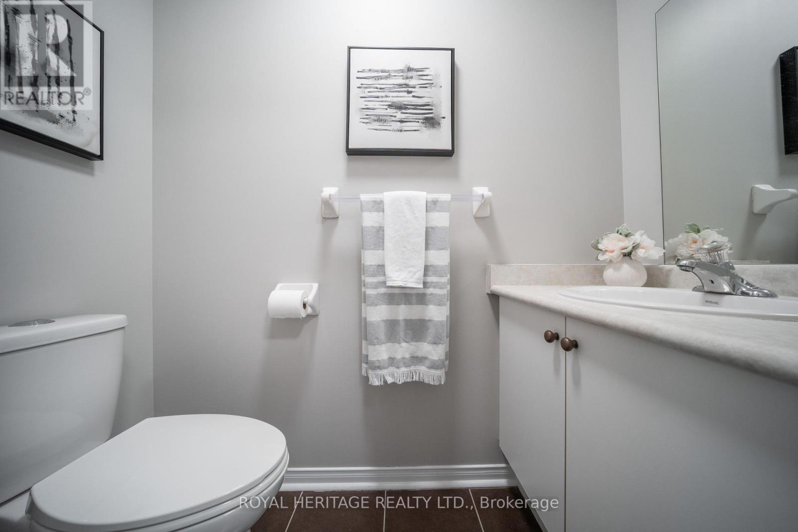 Photo 5 of 158 Angier Crescent, Ajax ON