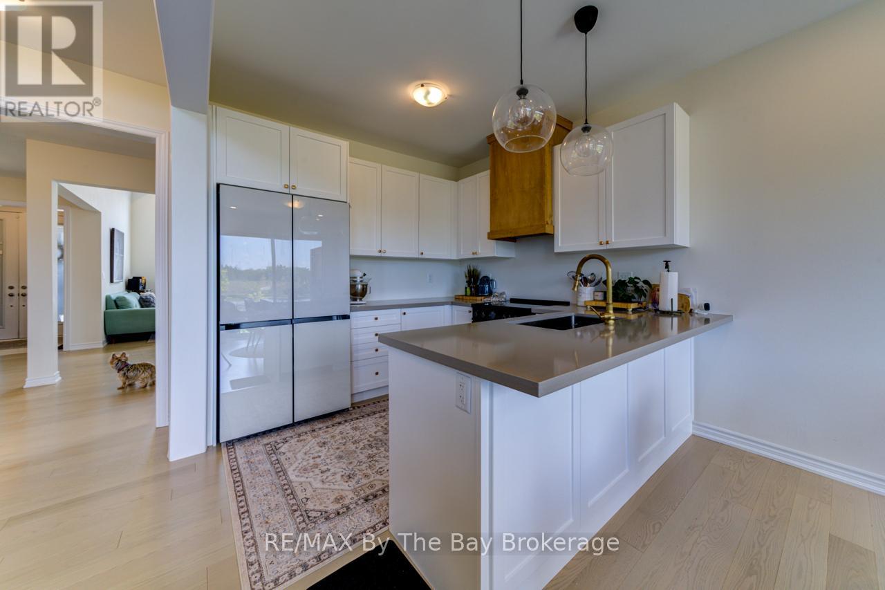 Photo 12 of 33 Nicort Road, Wasaga Beach ON