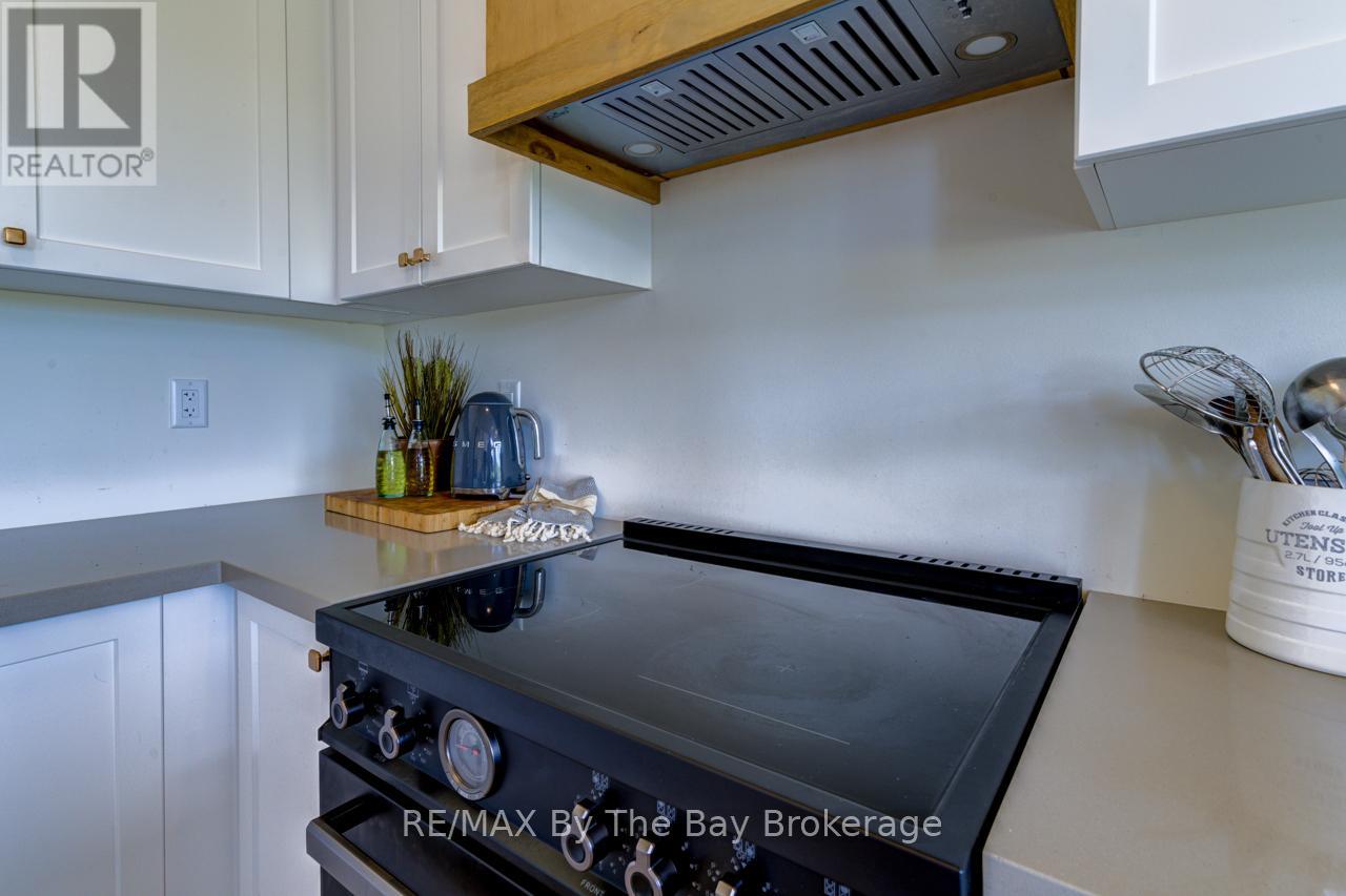 Photo 17 of 33 Nicort Road, Wasaga Beach ON