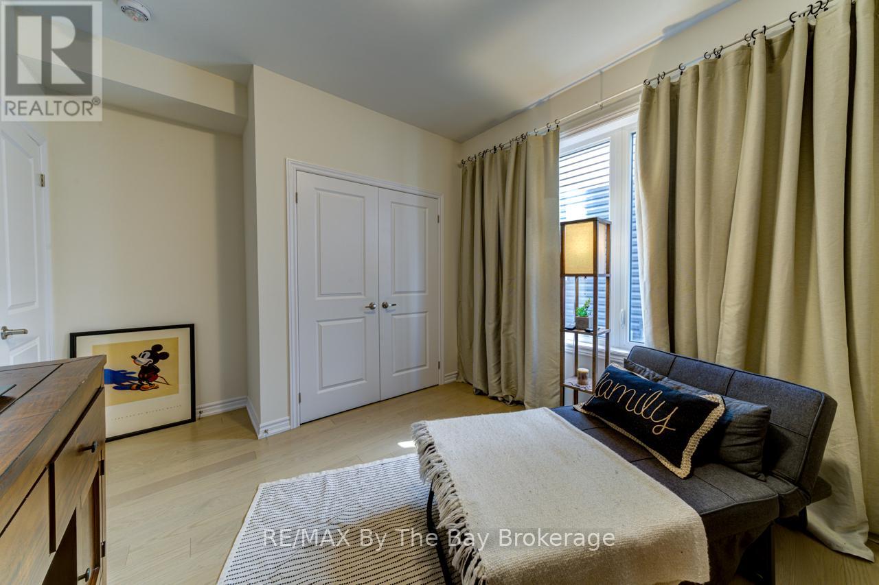 Photo 25 of 33 Nicort Road, Wasaga Beach ON