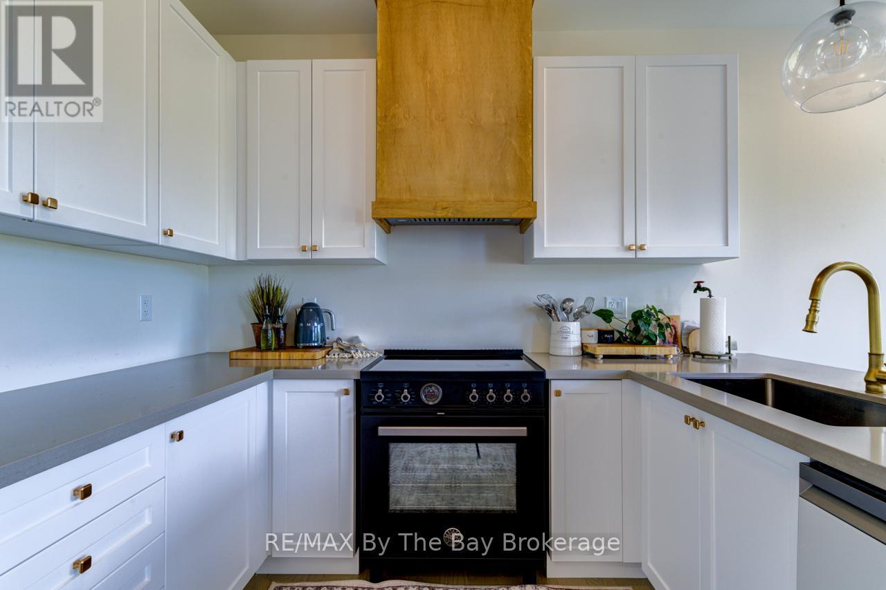 Photo 14 of 33 Nicort Road, Wasaga Beach ON