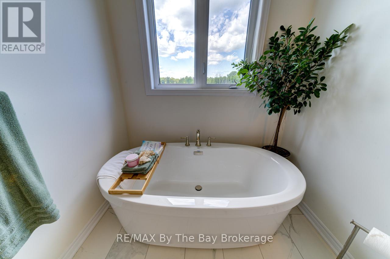 Photo 31 of 33 Nicort Road, Wasaga Beach ON
