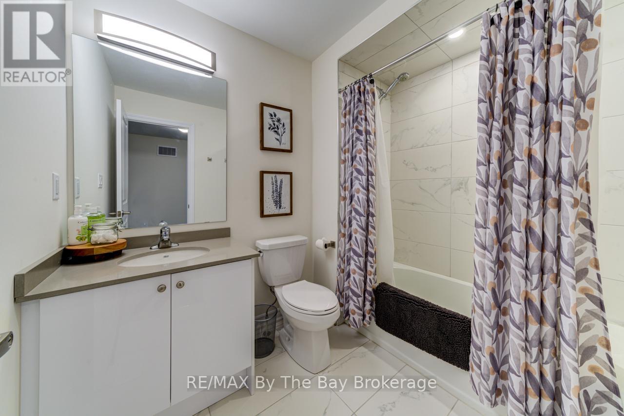 Photo 35 of 33 Nicort Road, Wasaga Beach ON