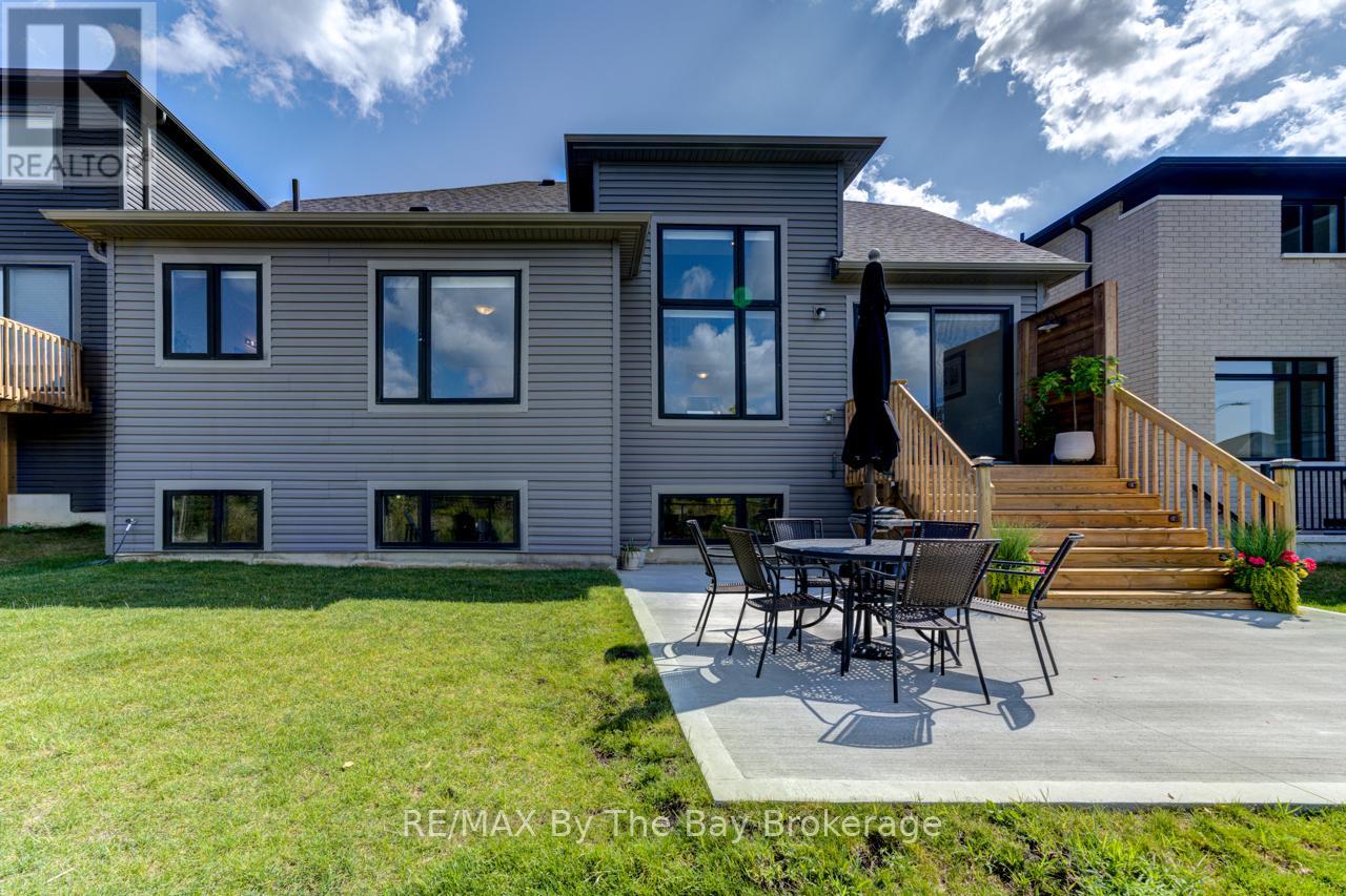 Photo 44 of 33 Nicort Road, Wasaga Beach ON