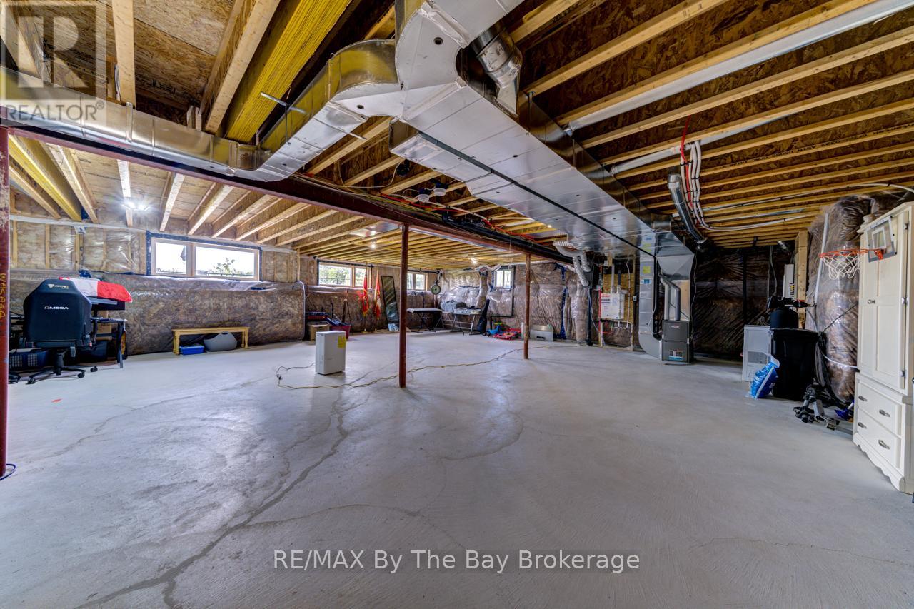 Photo 38 of 33 Nicort Road, Wasaga Beach ON