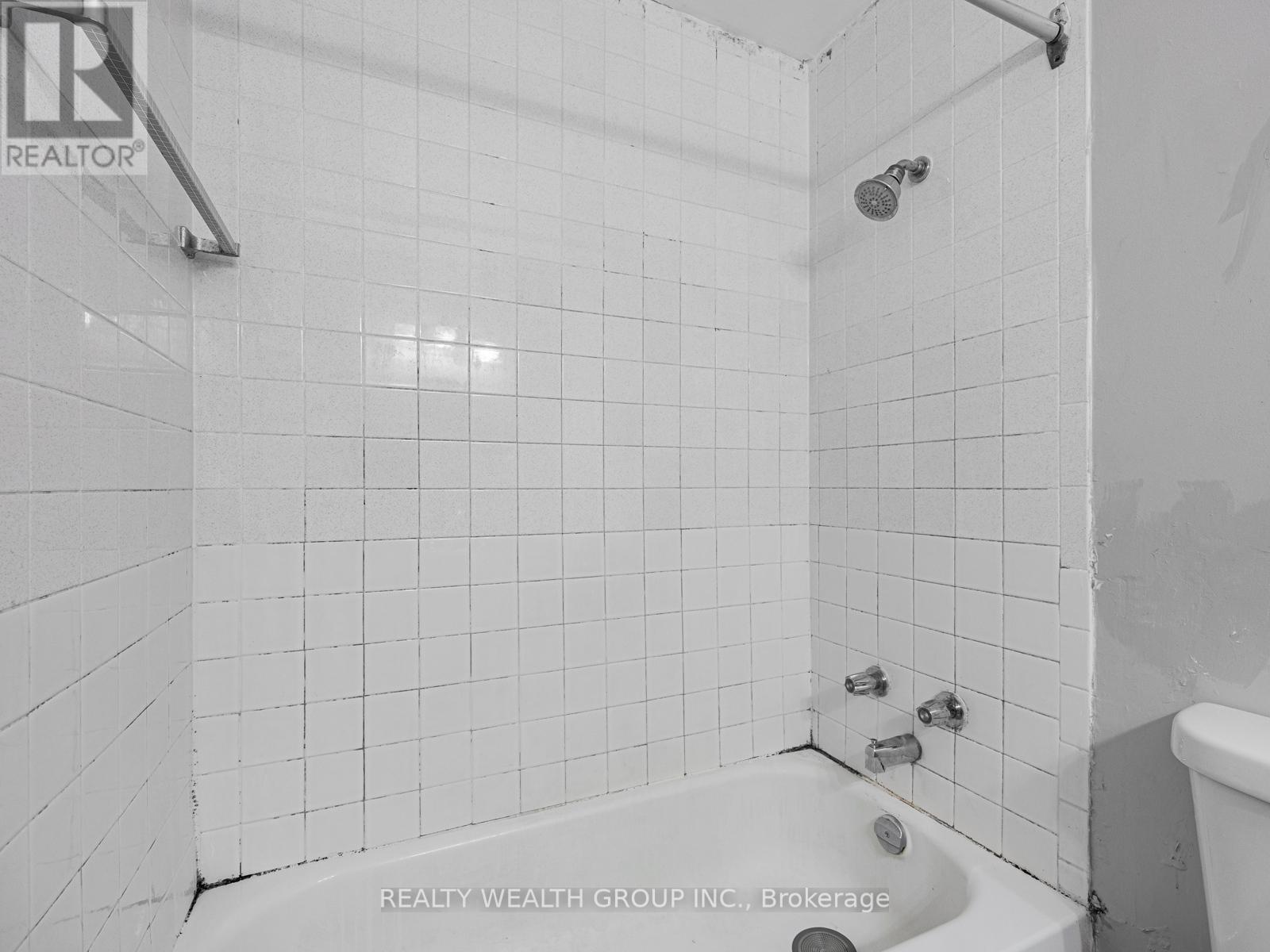 Photo 2 of 306 4062 Lawrence Avenue, Toronto ON