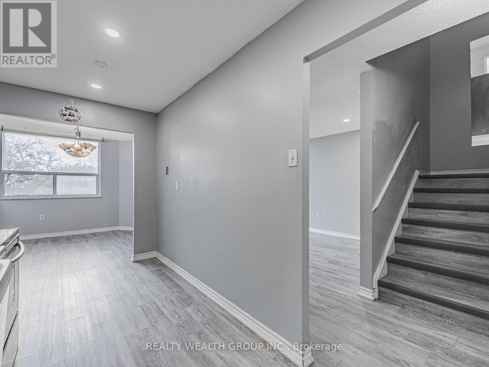 Photo 3 of 306 4062 Lawrence Avenue, Toronto ON