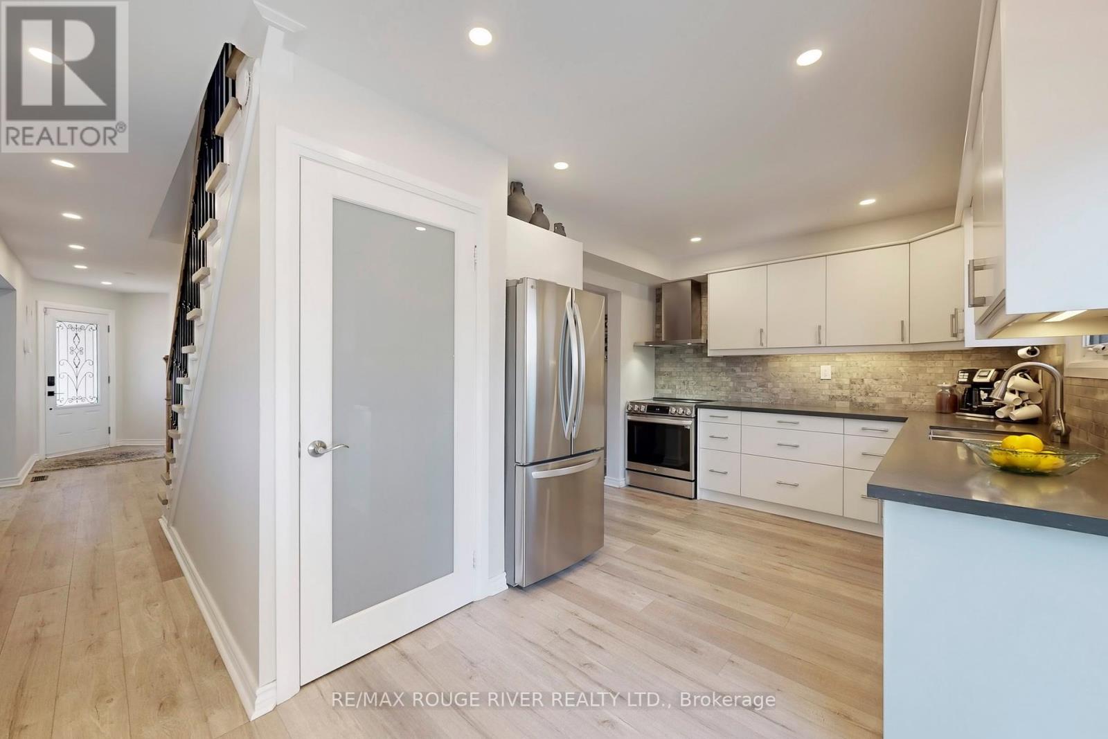 Photo 12 of 13 Dagwell Crescent, Ajax ON