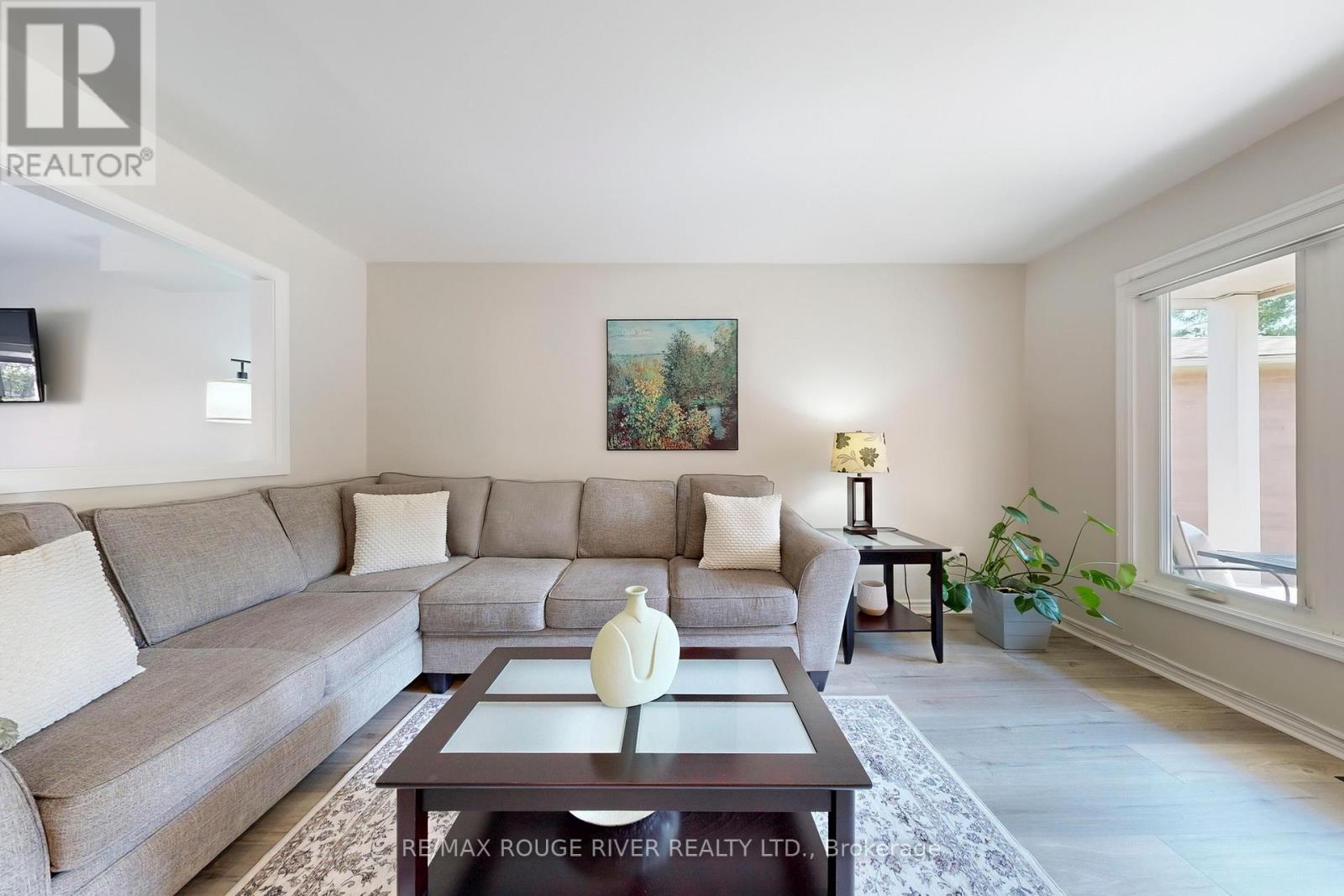Photo 4 of 13 Dagwell Crescent, Ajax ON