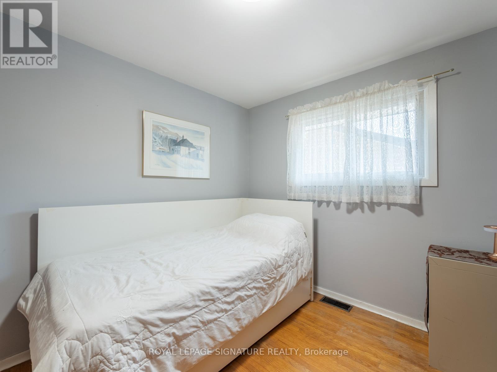 Photo 17 of 446 Bernhard Crescent, Oshawa ON