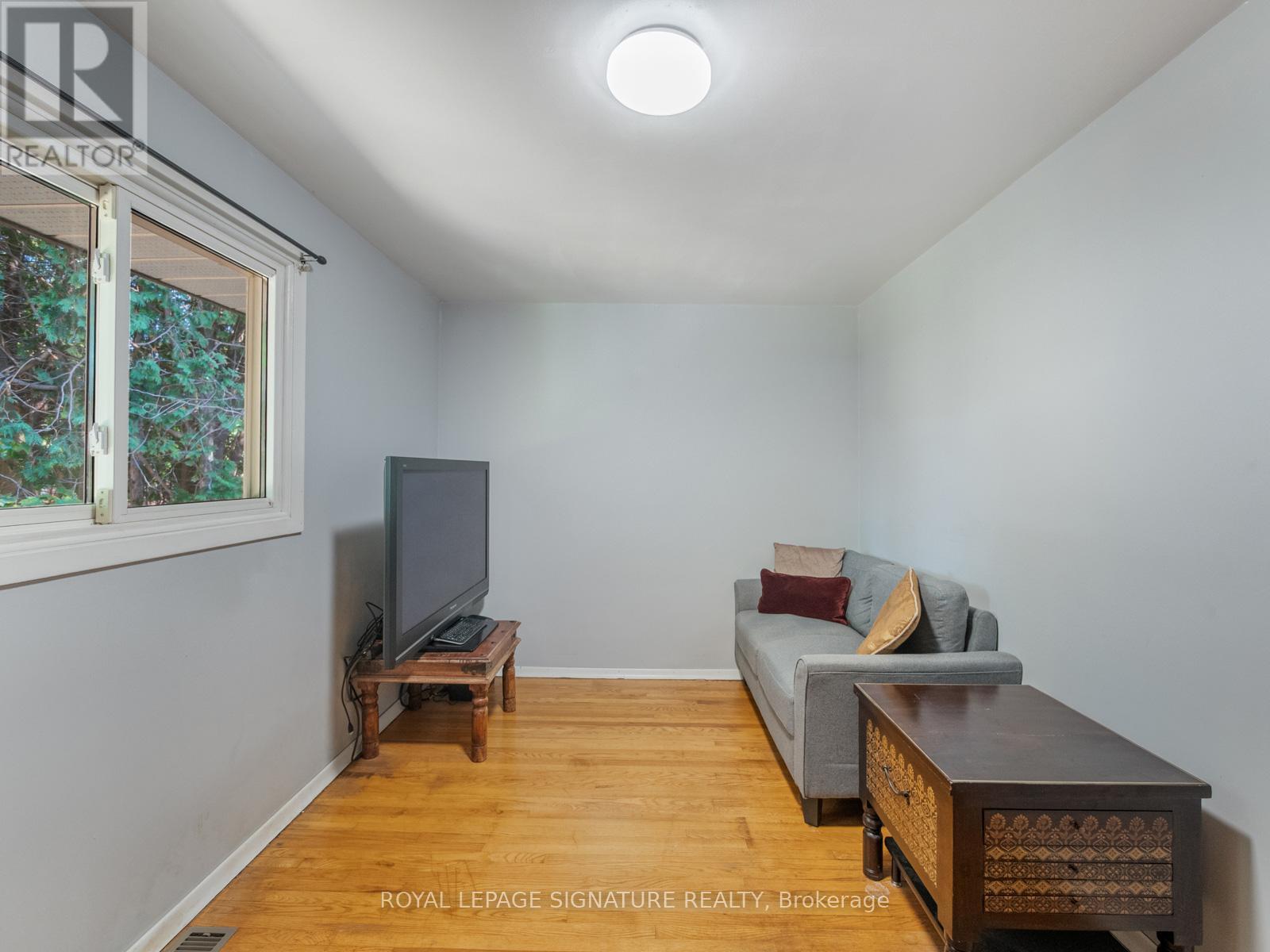 Photo 18 of 446 Bernhard Crescent, Oshawa ON