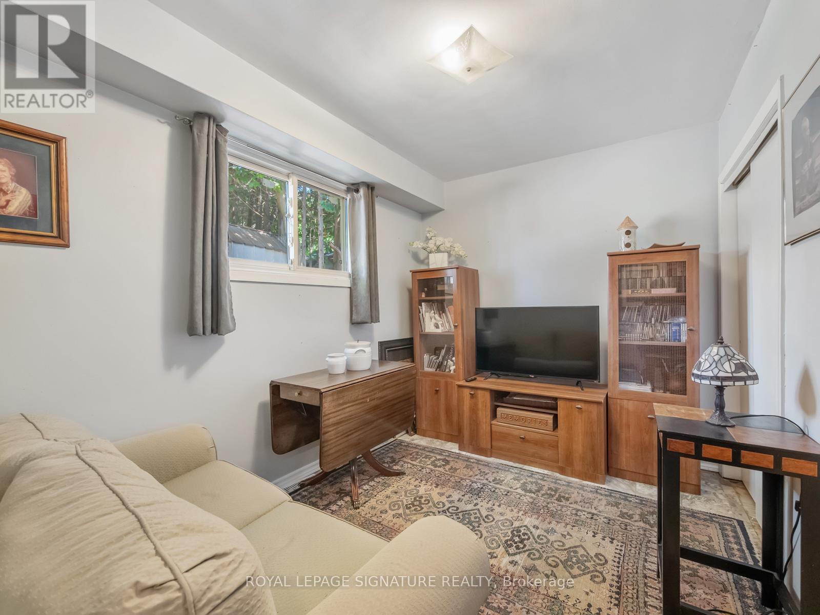 Photo 20 of 446 Bernhard Crescent, Oshawa ON