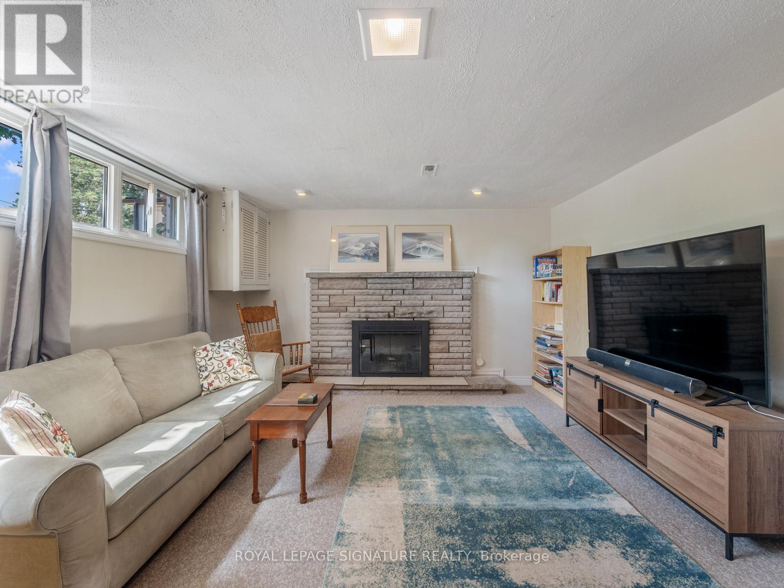 Photo 23 of 446 Bernhard Crescent, Oshawa ON