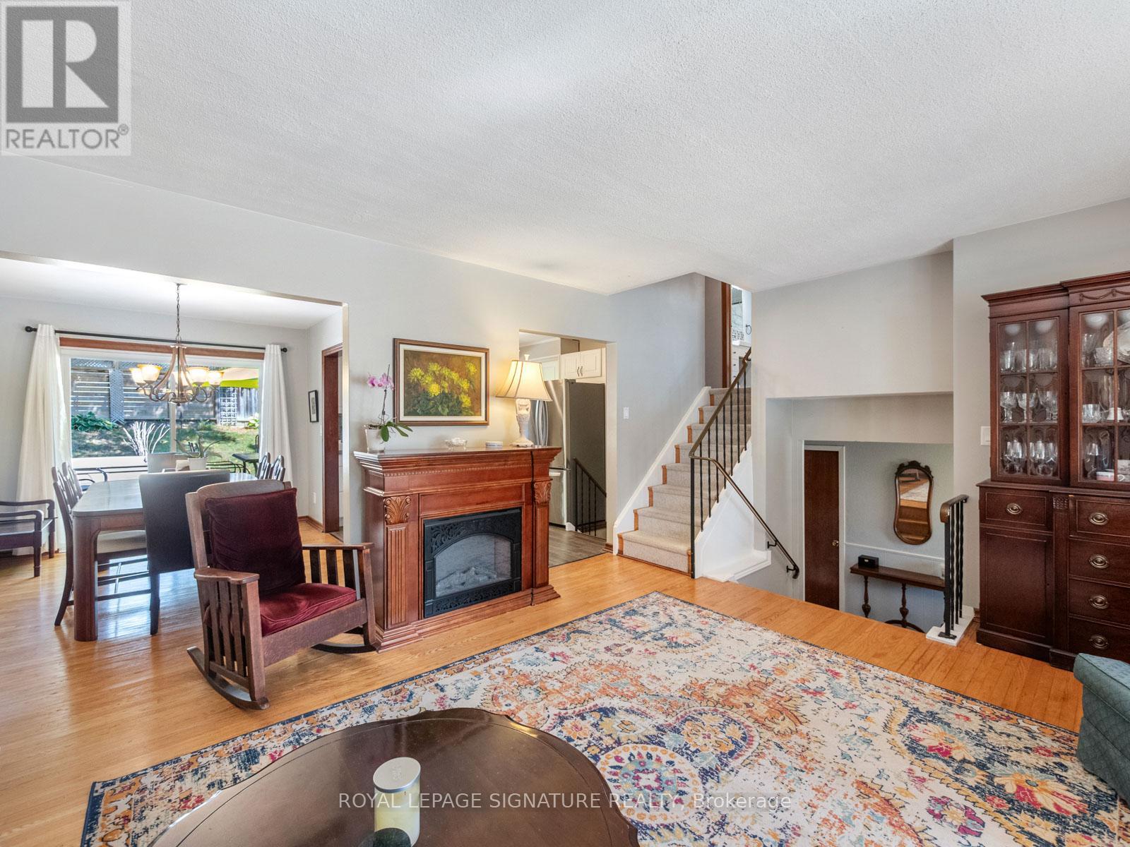 Photo 5 of 446 Bernhard Crescent, Oshawa ON