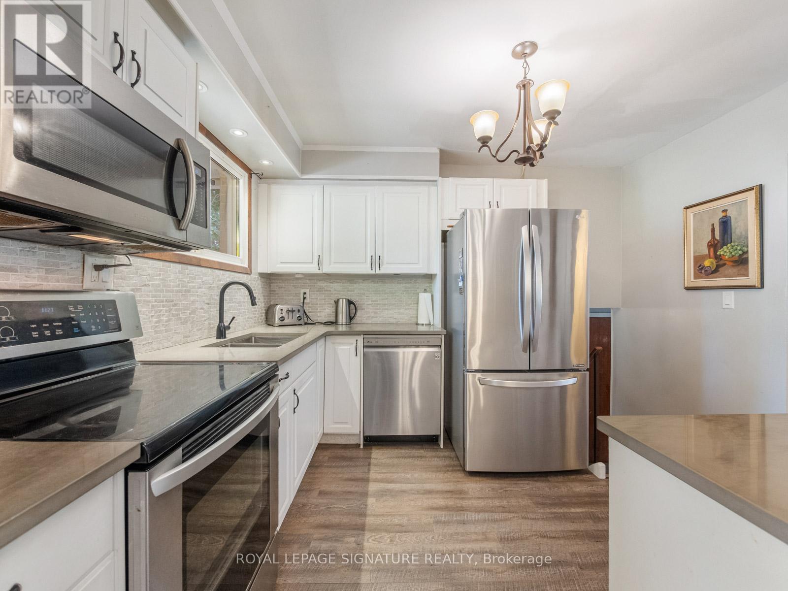 Photo 8 of 446 Bernhard Crescent, Oshawa ON
