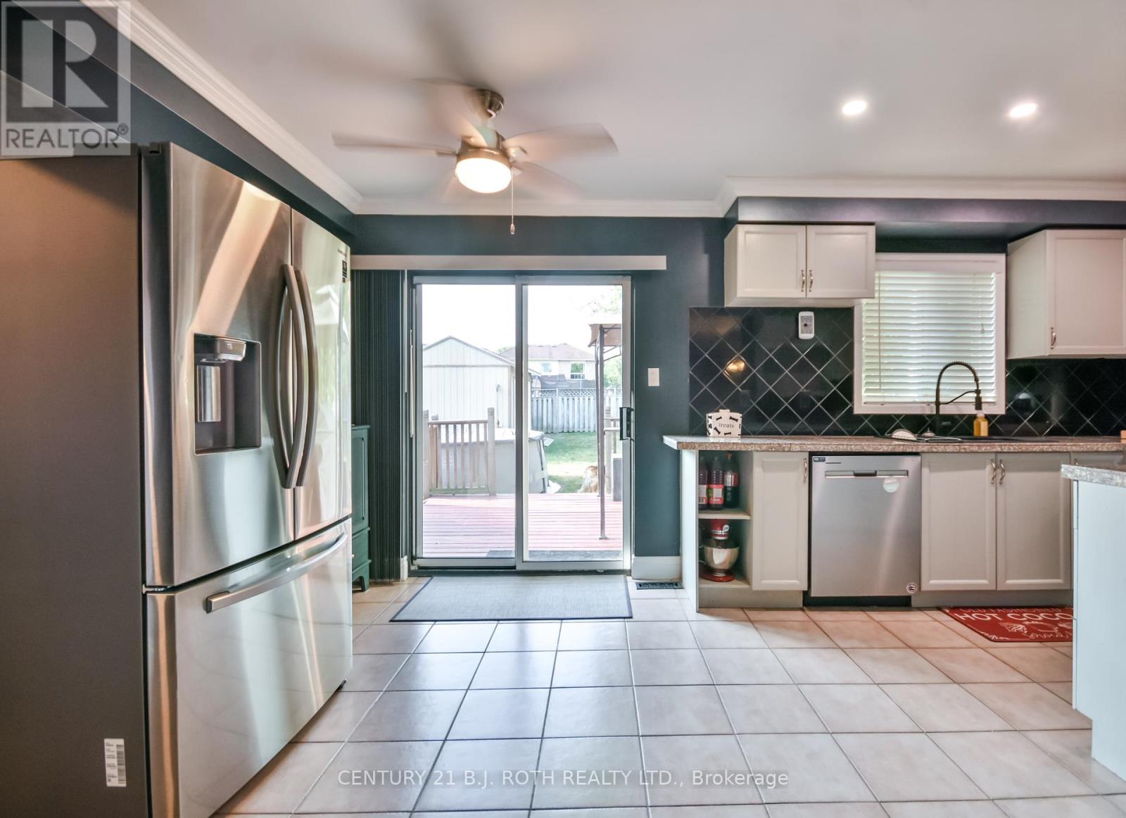 Photo 8 of 1327 Vincent Crescent, Innisfil ON