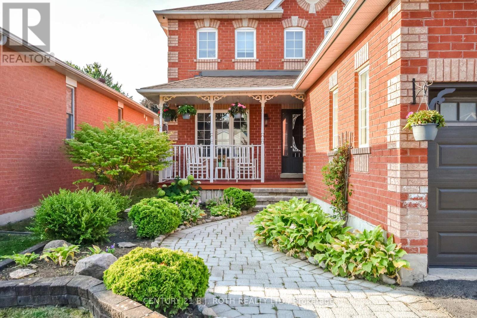 Photo 2 of 1327 Vincent Crescent, Innisfil ON