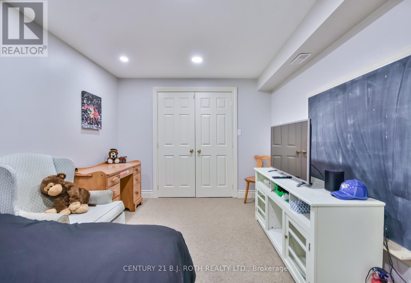 Photo 14 of 1327 Vincent Crescent, Innisfil ON