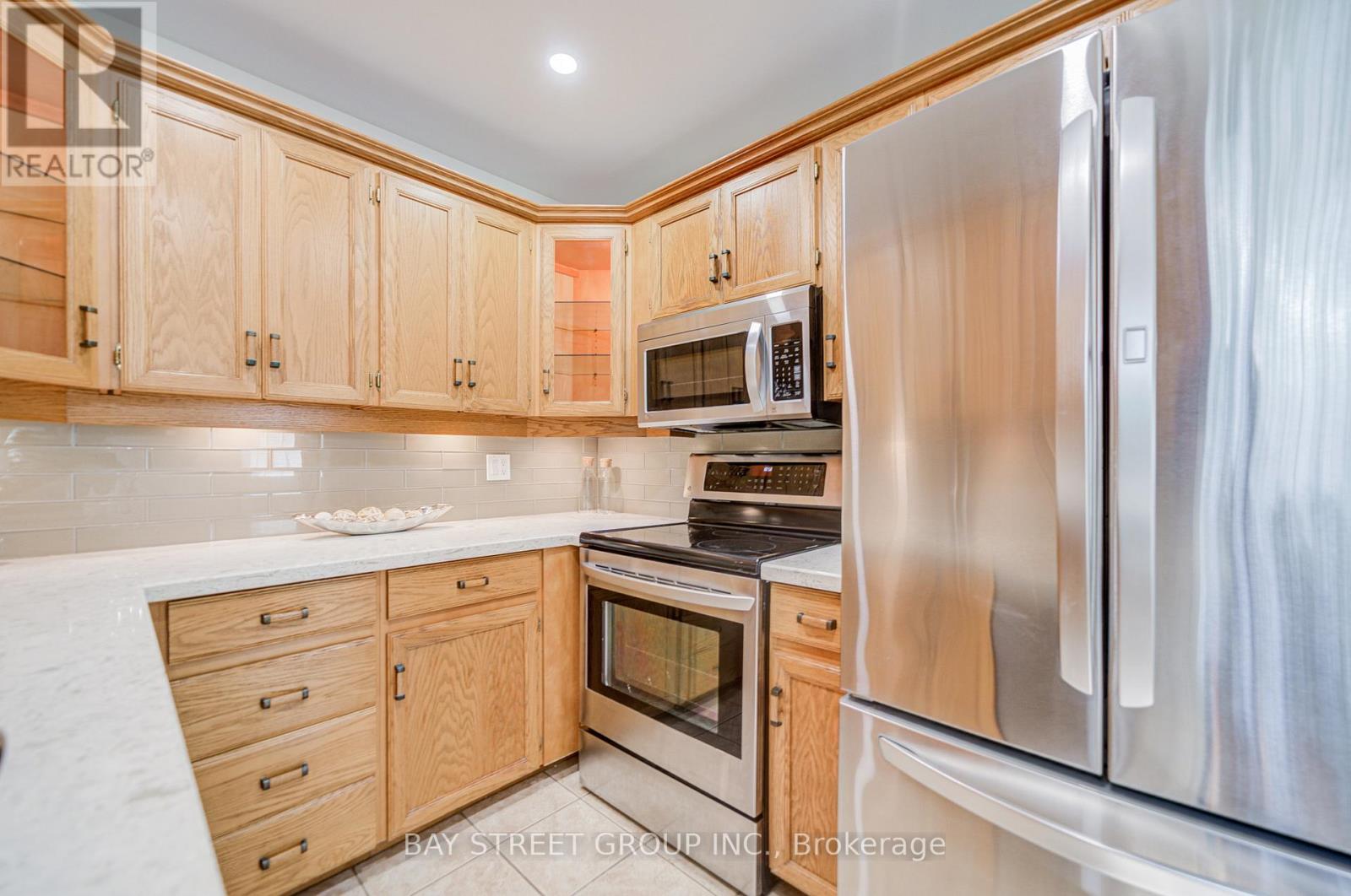 Photo 17 of 214 William Roe Boulevard, Newmarket ON