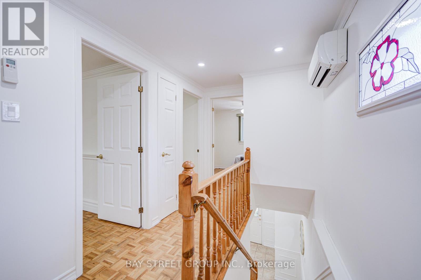 Photo 23 of 214 William Roe Boulevard, Newmarket ON