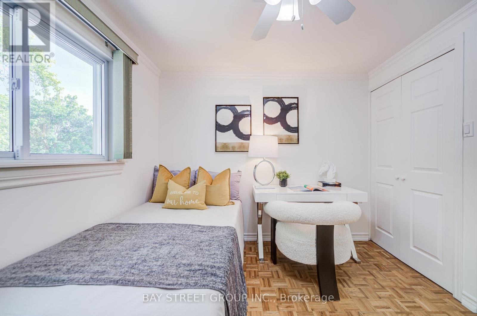 Photo 32 of 214 William Roe Boulevard, Newmarket ON