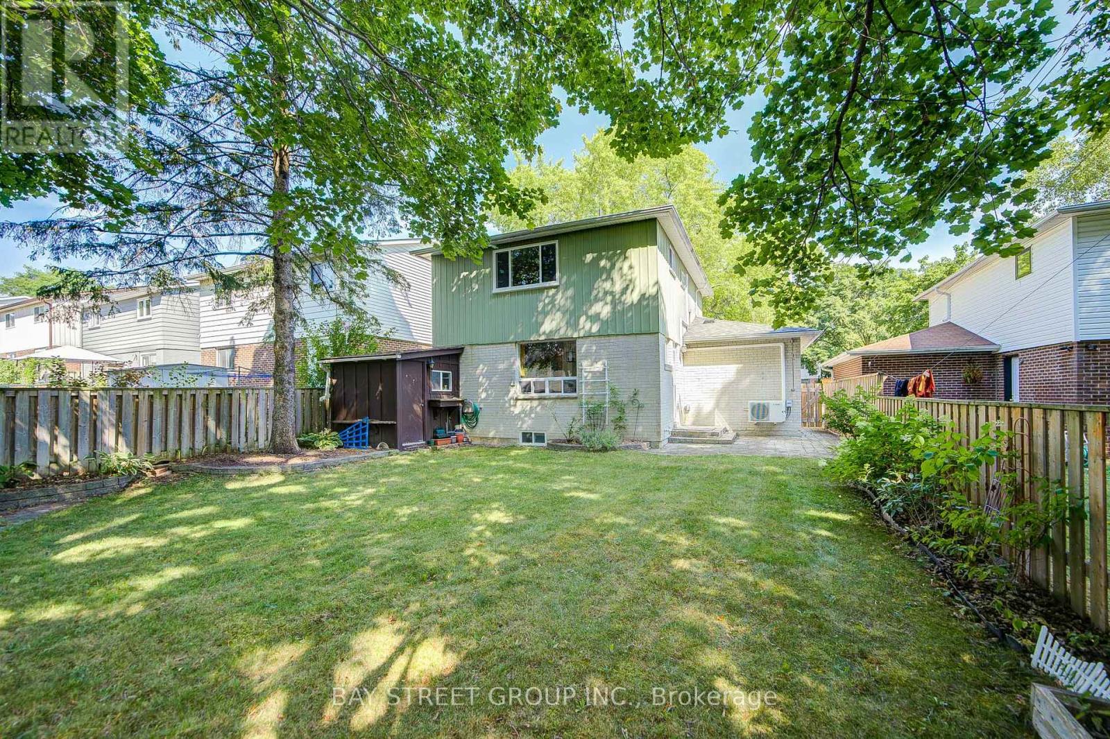 Photo 47 of 214 William Roe Boulevard, Newmarket ON