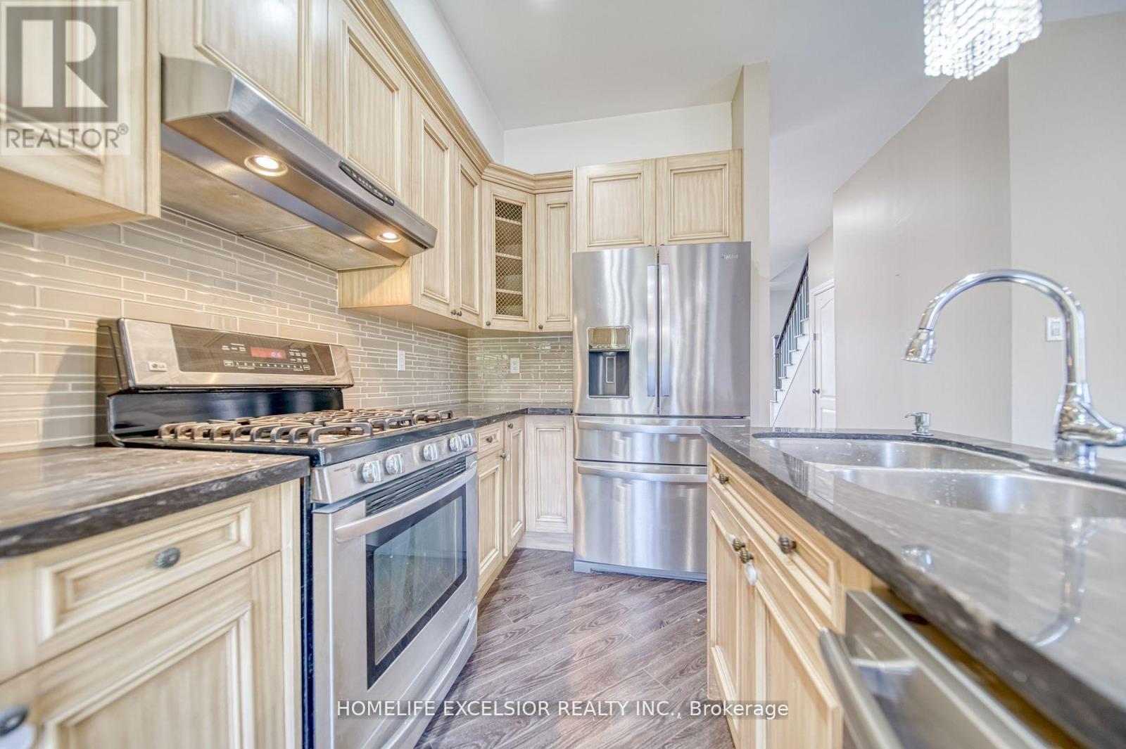 Photo 11 of 268 America Avenue, Vaughan ON