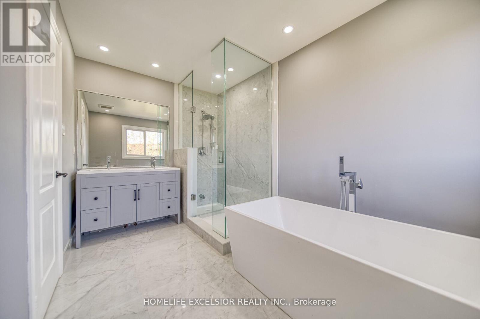 Photo 25 of 268 America Avenue, Vaughan ON