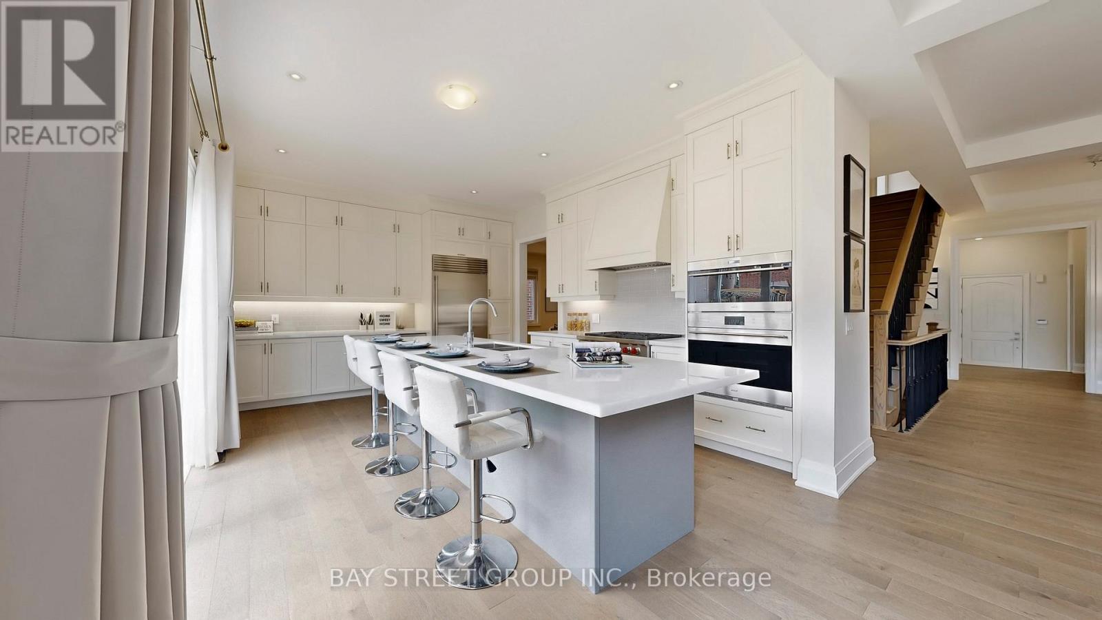 Photo 10 of 165 Hillsview Drive, Richmond Hill ON
