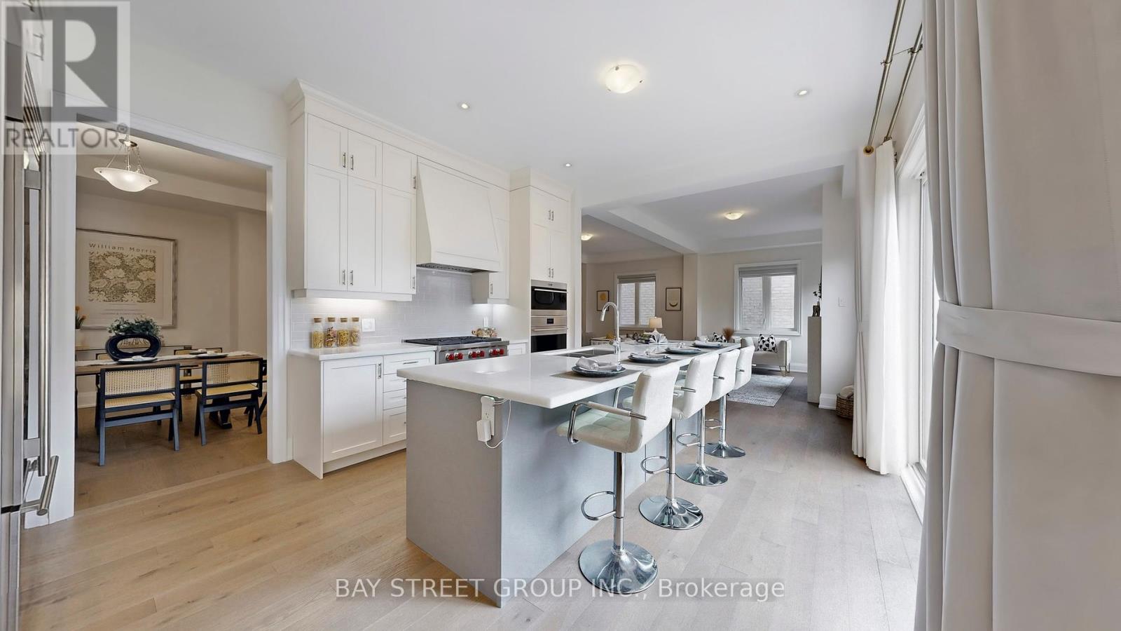 Photo 11 of 165 Hillsview Drive, Richmond Hill ON
