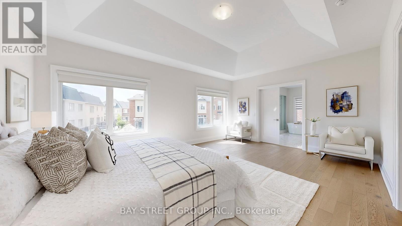 Photo 18 of 165 Hillsview Drive, Richmond Hill ON