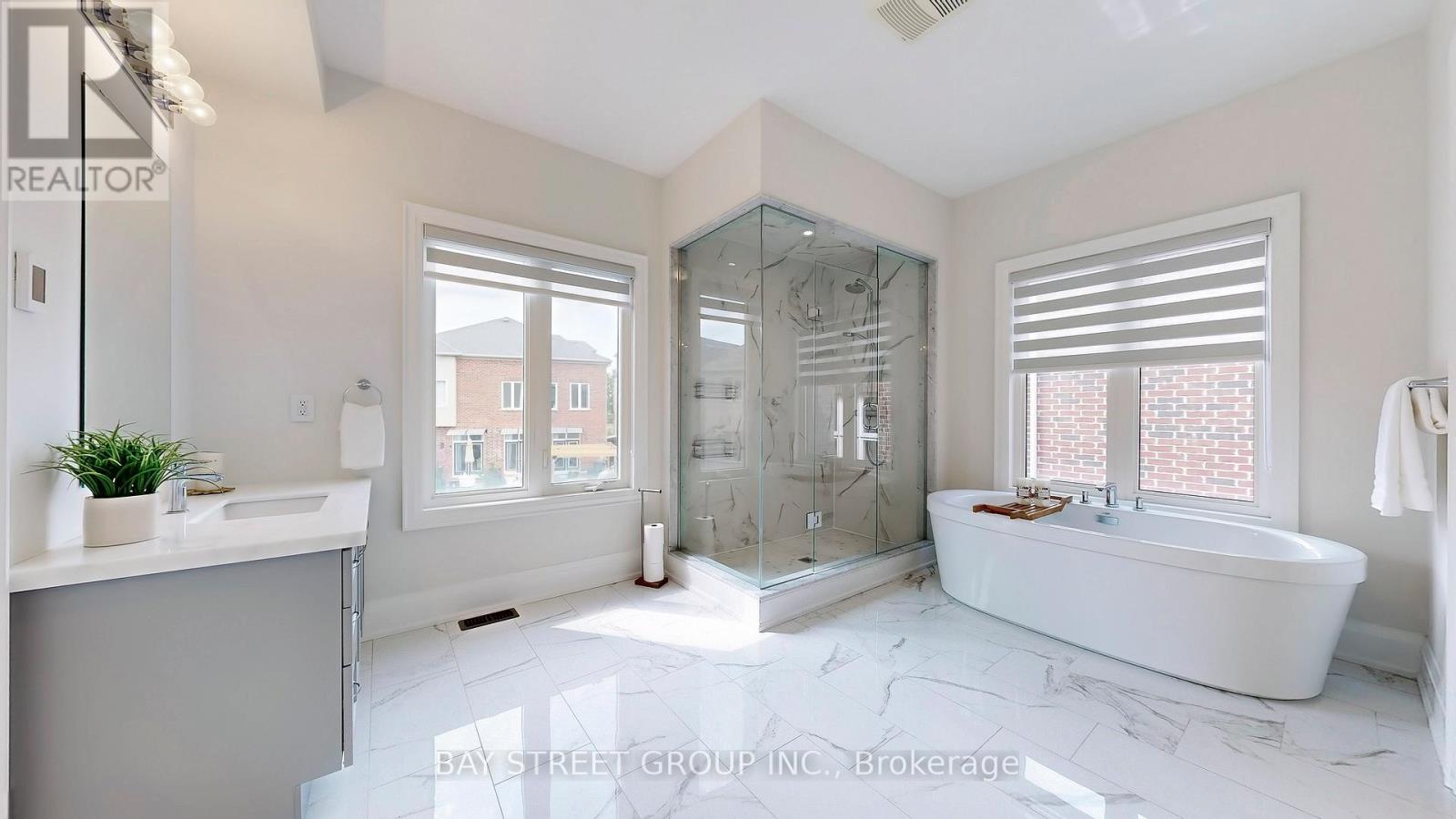 Photo 19 of 165 Hillsview Drive, Richmond Hill ON