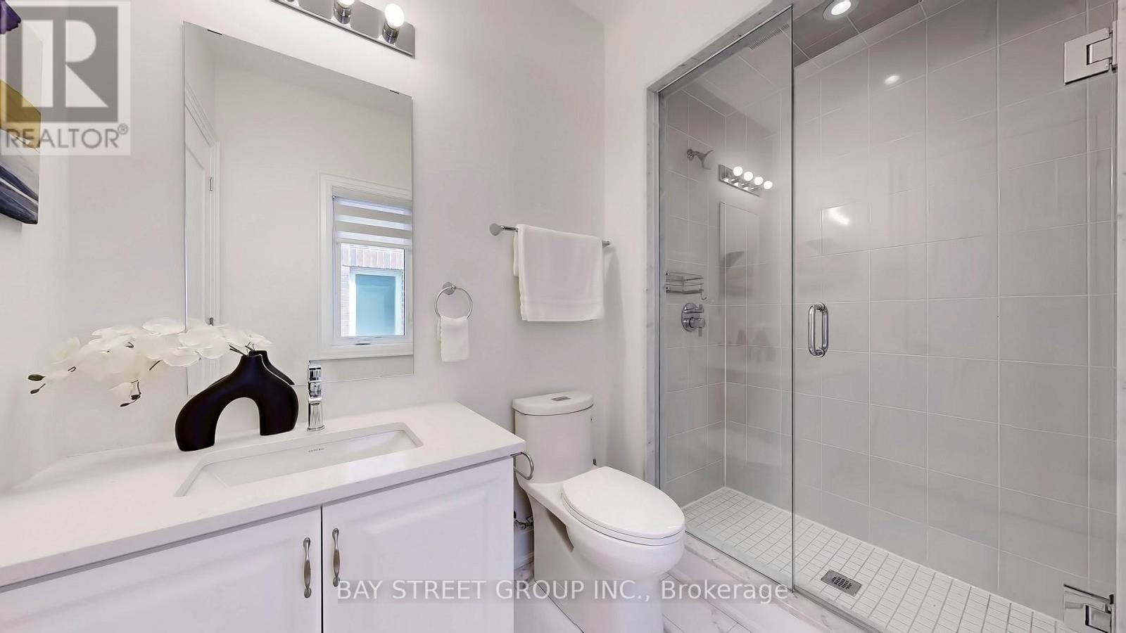 Photo 27 of 165 Hillsview Drive, Richmond Hill ON