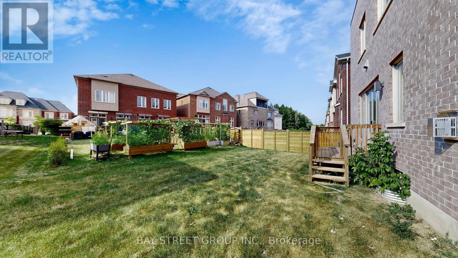 Photo 38 of 165 Hillsview Drive, Richmond Hill ON
