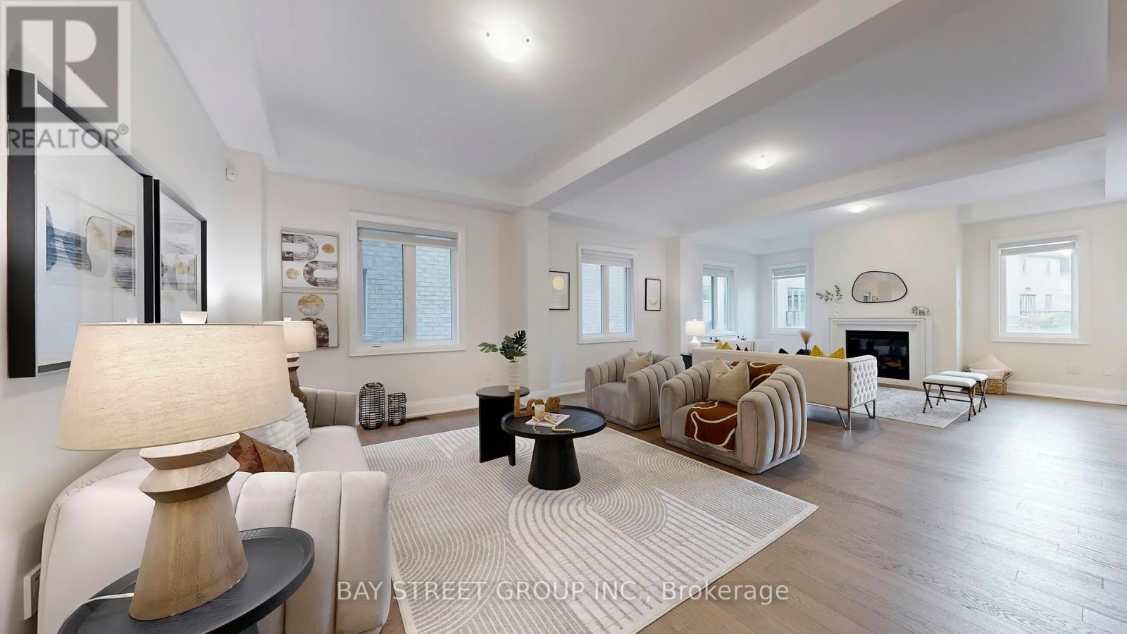 Photo 5 of 165 Hillsview Drive, Richmond Hill ON