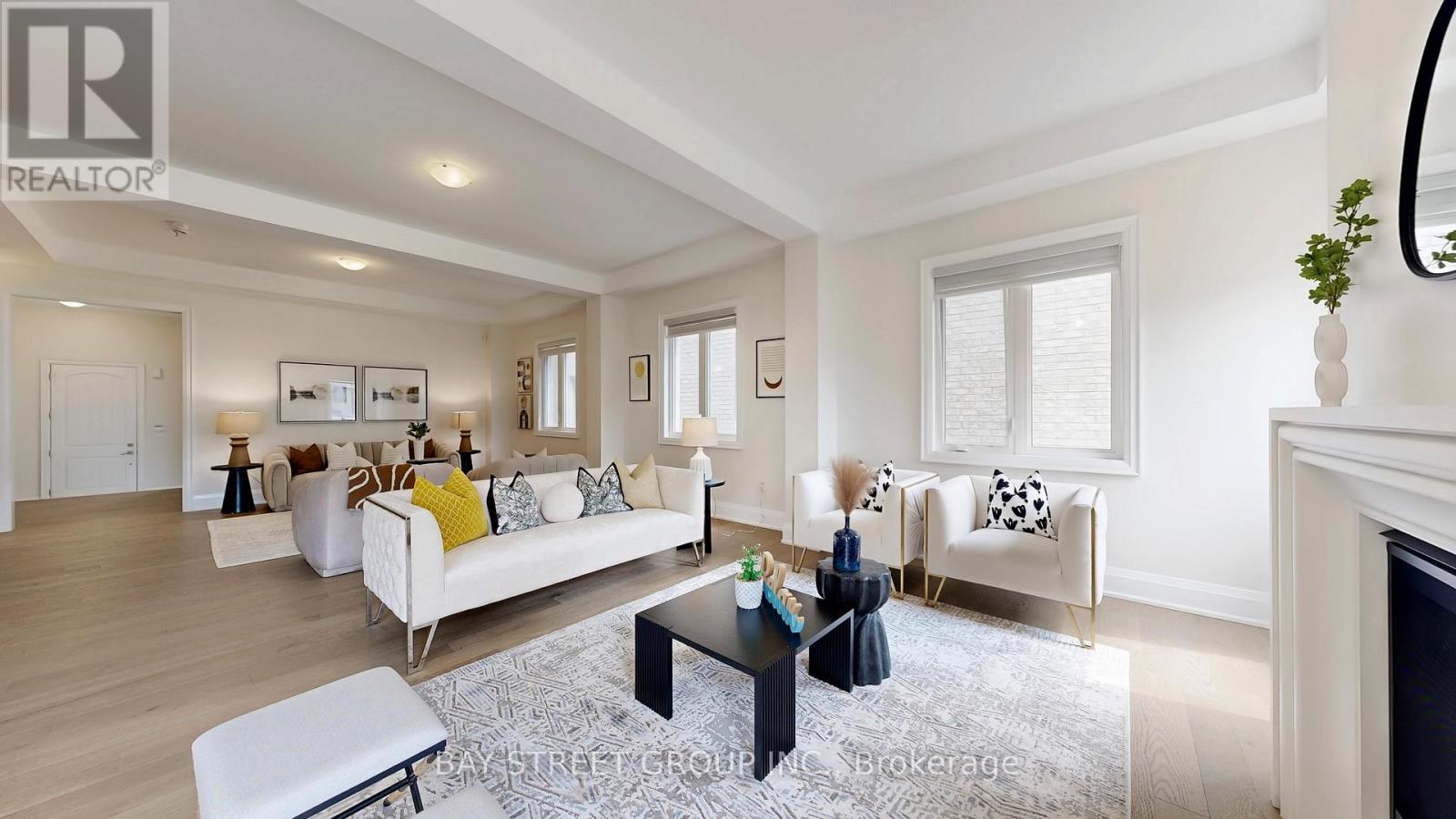 Photo 9 of 165 Hillsview Drive, Richmond Hill ON
